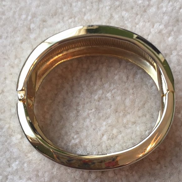 Goldtone bangle - Picture 2 of 3